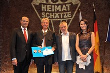 Heimatminister Albert Füracker und Kunstministerin Prof. Dr. med. Marion Kiechle prämieren 100 Heimatschätze